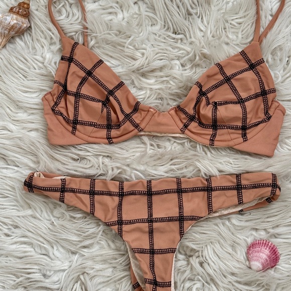 Acacia Bikini Set - Picture 1 of 7